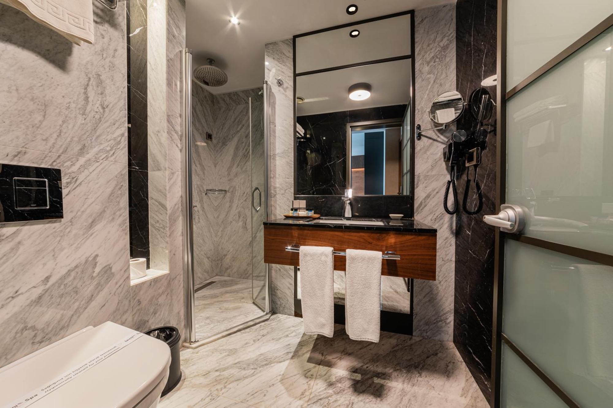 Otel Levni 3*